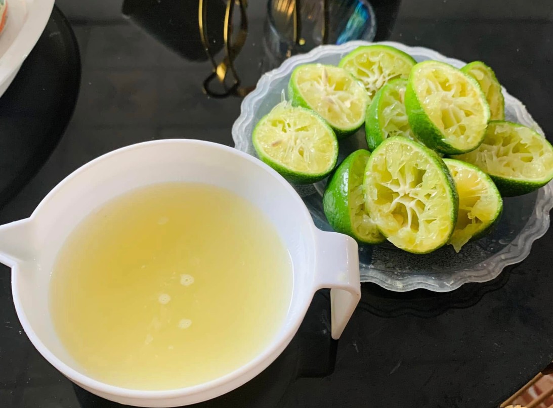 Việc lạm dụng nước chanh có thể tổn hại sức khỏe nghiêm trọng. Ảnh: Mạng xã hội Việc lạm dụng nước chanh có thể tổn hại sức khỏe nghiêm trọng. Ảnh: Mạng xã hội