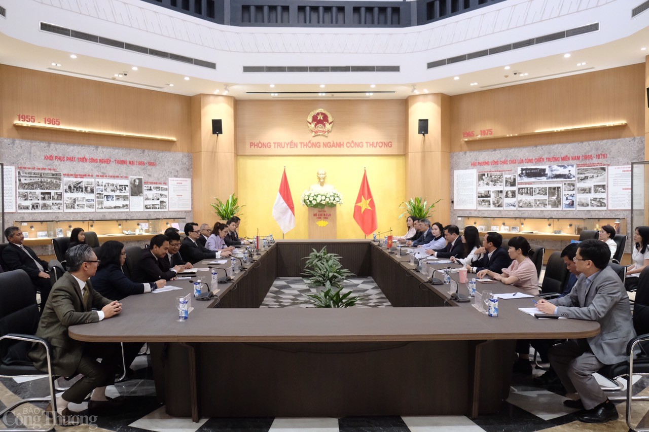 Quang cảnh buổi làm việc.