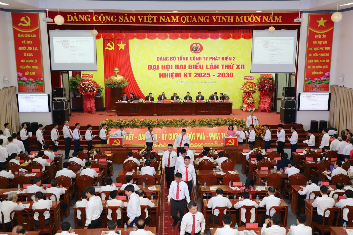 Các đại biểu bầu cử nhân sự Ban chấp hành