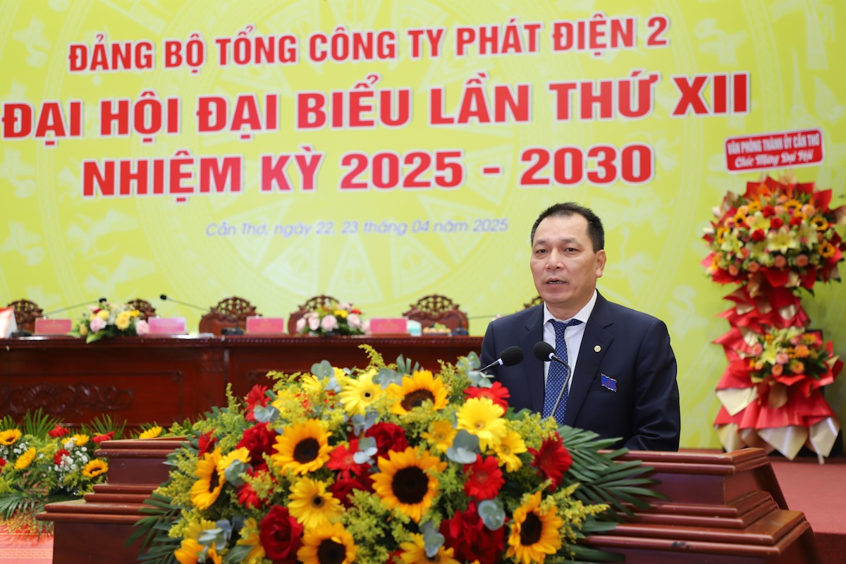 Đồng chí Đặng Hoàng An – Bí thư Đảng ủy, Chủ tịch HĐTV Tập đoàn Điện lực Việt Nam phát biểu chỉ đạo tại Đại hội