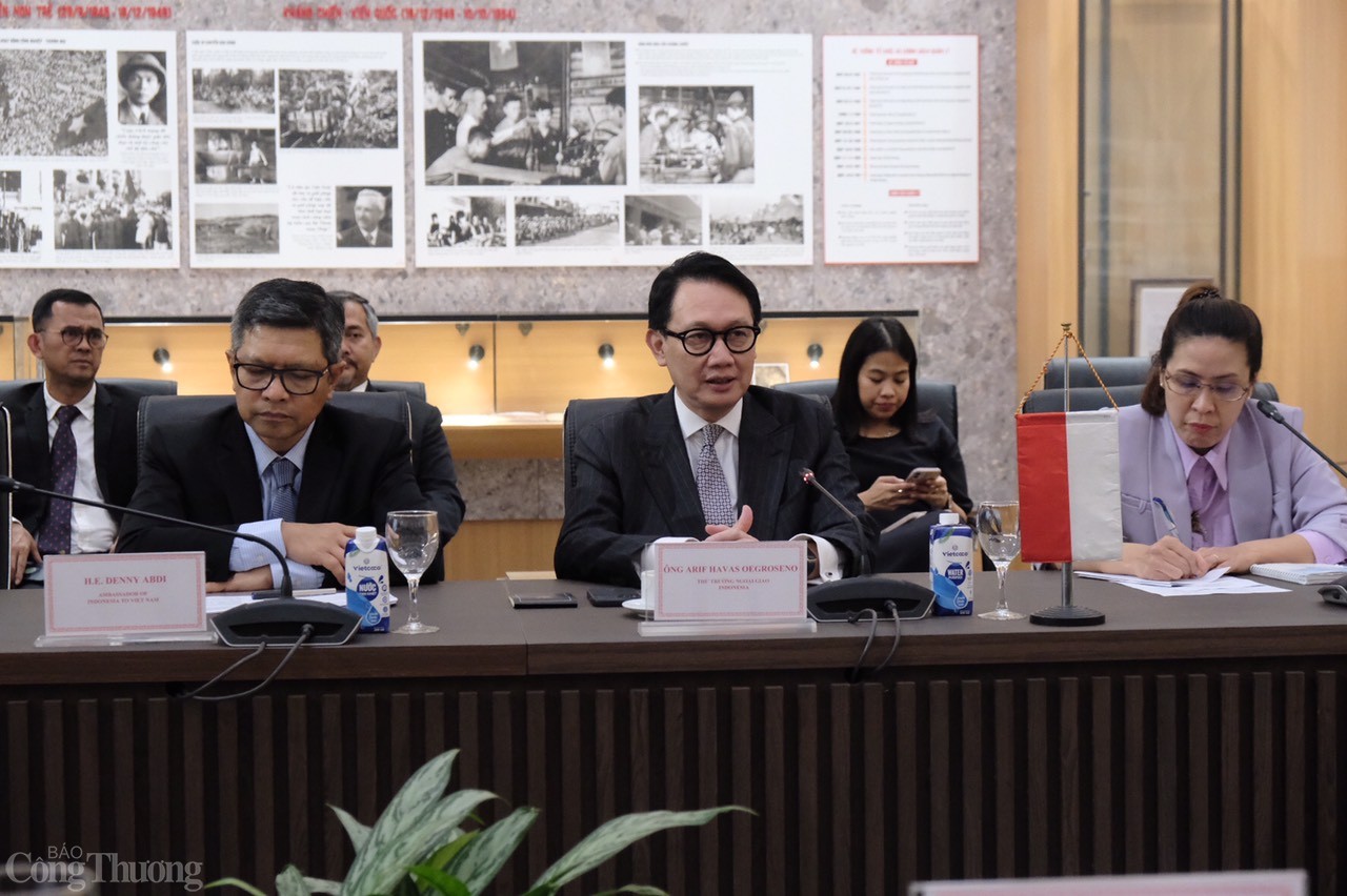 ông Arif Havas Oegroseno, Thứ trưởng Bộ Ngoại giao Indonesia