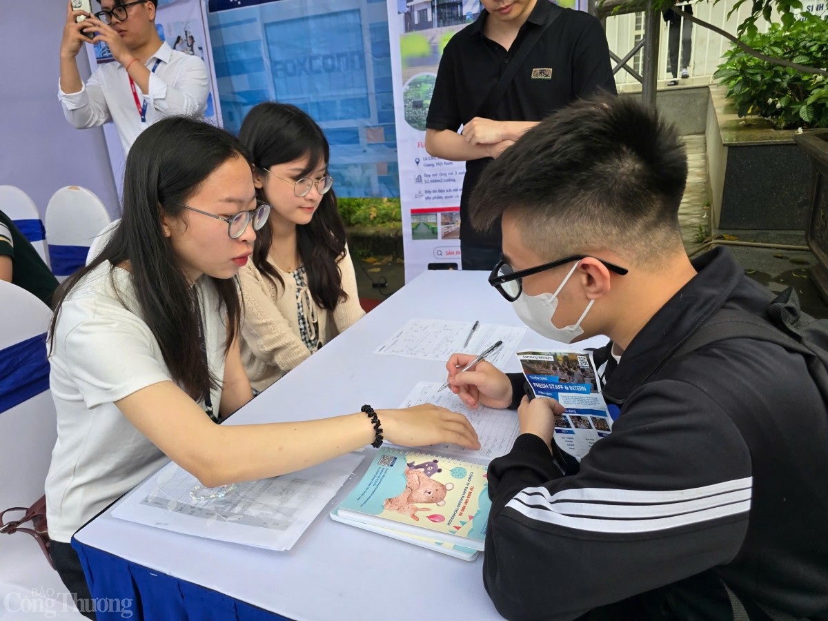 Doanh nghiệp săn ‘kỹ sư tương lai’ tại Đại học Điện lực Doanh nghiệp săn ‘kỹ sư tương lai’ tại Đại học Điện lực