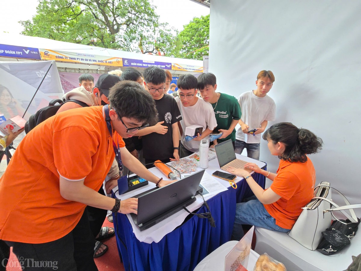 Doanh nghiệp săn ‘kỹ sư tương lai’ tại Đại học Điện lực Doanh nghiệp săn ‘kỹ sư tương lai’ tại Đại học Điện lực