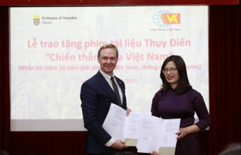 Thụy Điển trao tặng phim tài liệu về 30/4/1975 cho Việt Nam