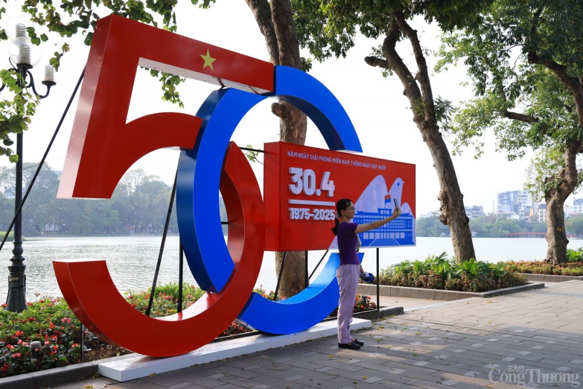 Hà Nội rực rỡ cờ hoa chào mừng Ngày Thống nhất non sông