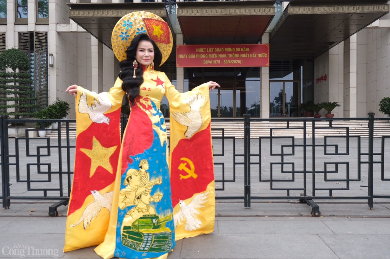 Lăng Bác đông khách tham quan dịp Thống Nhất Đất nước 30/4