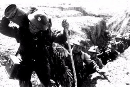 Suốt 16 năm, từ ngày mở đường đến khi kết thúc chiến tranh, bộ đội Trường Sơn đã xây dựng được hơn 20.000 km đường ô tô, 1.400 km đường ống dẫn xǎng dầu, 3.140 km