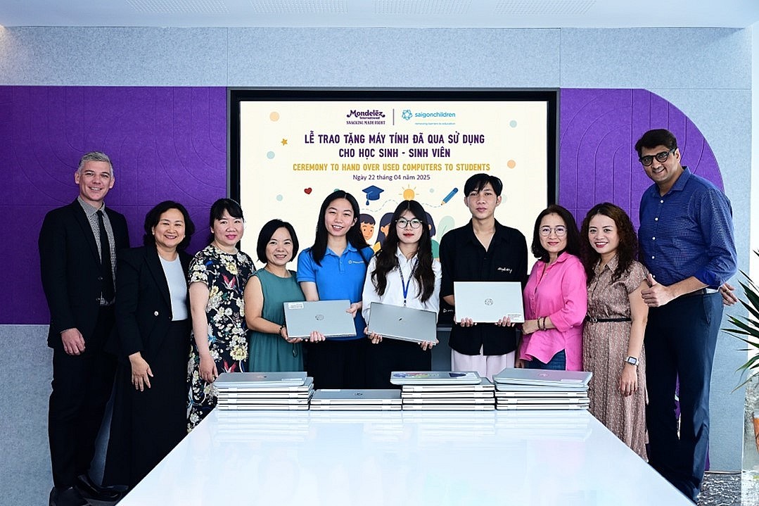 Thông qua sự đóng góp của Mondelez Kinh Đô, những chiếc máy tính chất lượng tốt này lại tiếp tục một hành trình mới, đồng hành cùng những em học sinh và sinh viên đang từng ngày nỗ lực vượt qua hoàn cảnh khó khăn để vươn tới tri thức Thông qua sự đóng góp của Mondelez Kinh Đô, những chiếc máy tính chất lượng tốt này lại tiếp tục một hành trình mới, đồng hành cùng những em học sinh và sinh viên đang từng ngày nỗ lực vượt qua hoàn cảnh khó khăn để vươn tới tri thức