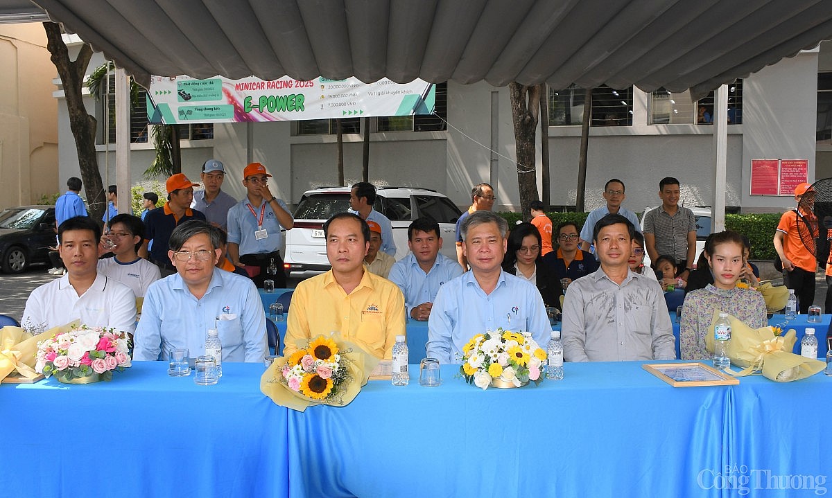 Tìm ra Quán quân giải đua xe năng lượng trời Cao Thắng