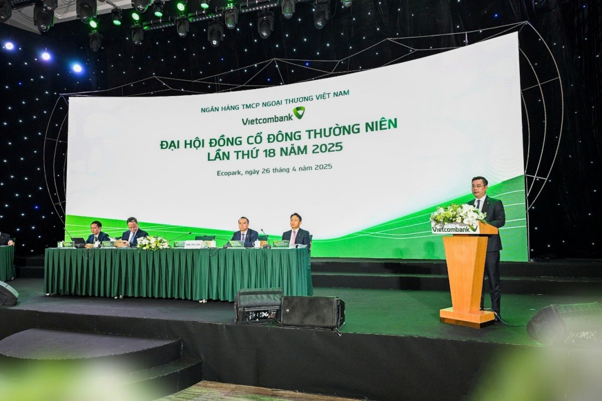 ĐHĐCĐ Vietcombank 2025 sẽ phát hành hơn 543 triệu cổ phiếu riêng lẻ, kiện toàn nhân sự cấp cao ĐHĐCĐ Vietcombank 2025 sẽ phát hành hơn 543 triệu cổ phiếu riêng lẻ, kiện toàn nhân sự cấp cao