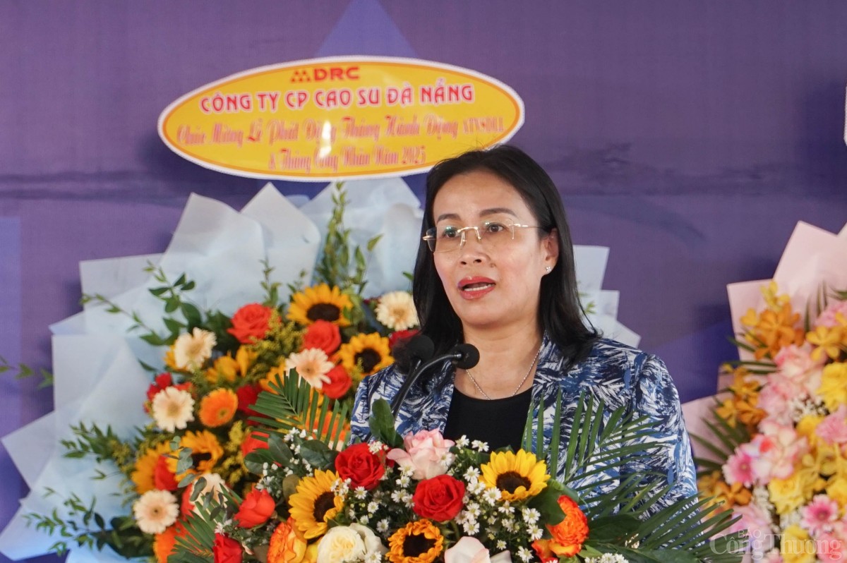 Phó Chủ tịch UBND thành phố Đà Nẵng Nguyễn Thị Anh Thi phát động