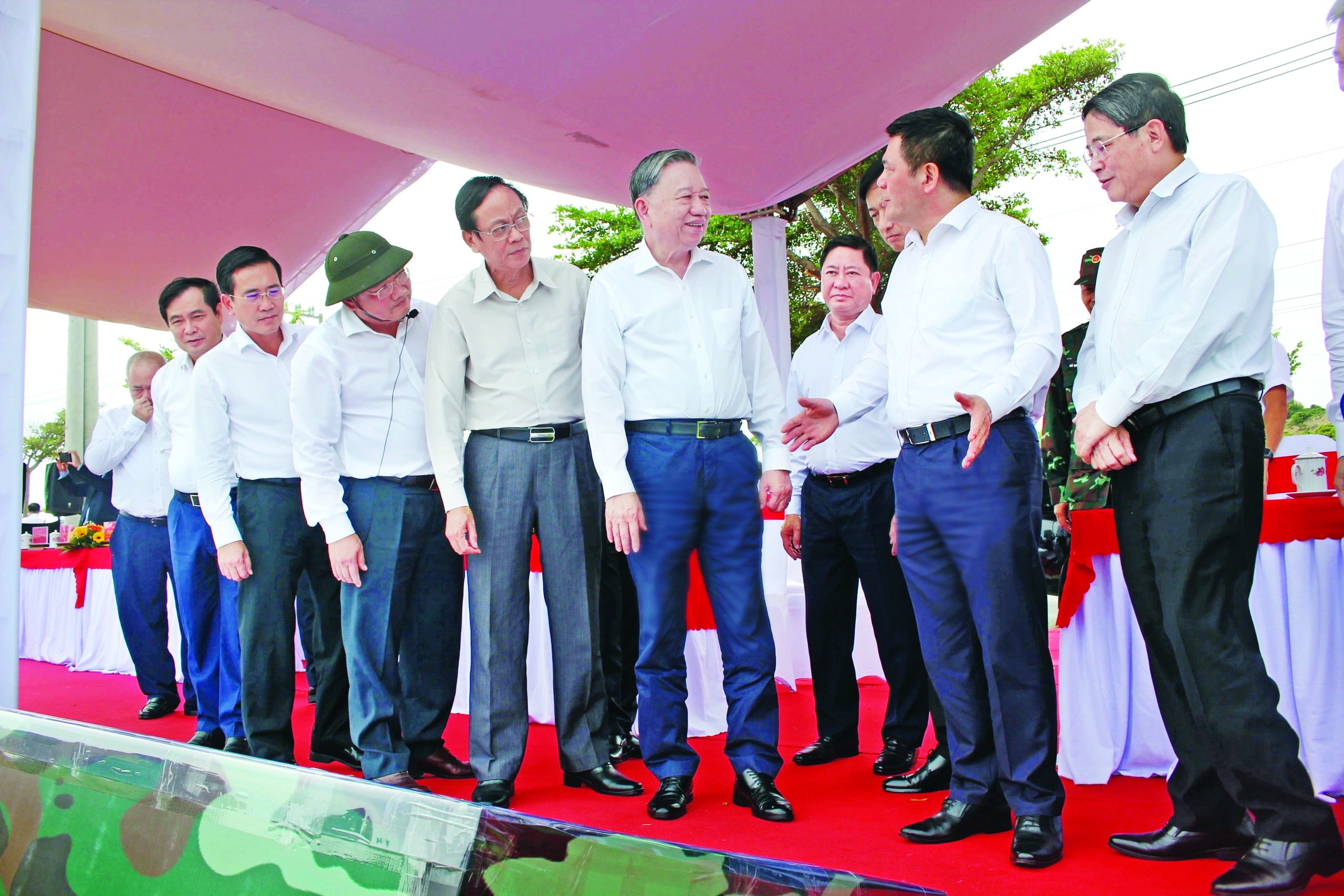 Tổng Bí thư Tô Lâm: Nước Việt Nam là một, dân tộc Việt Nam là một Tổng Bí thư Tô Lâm: Nước Việt Nam là một, dân tộc Việt Nam là một