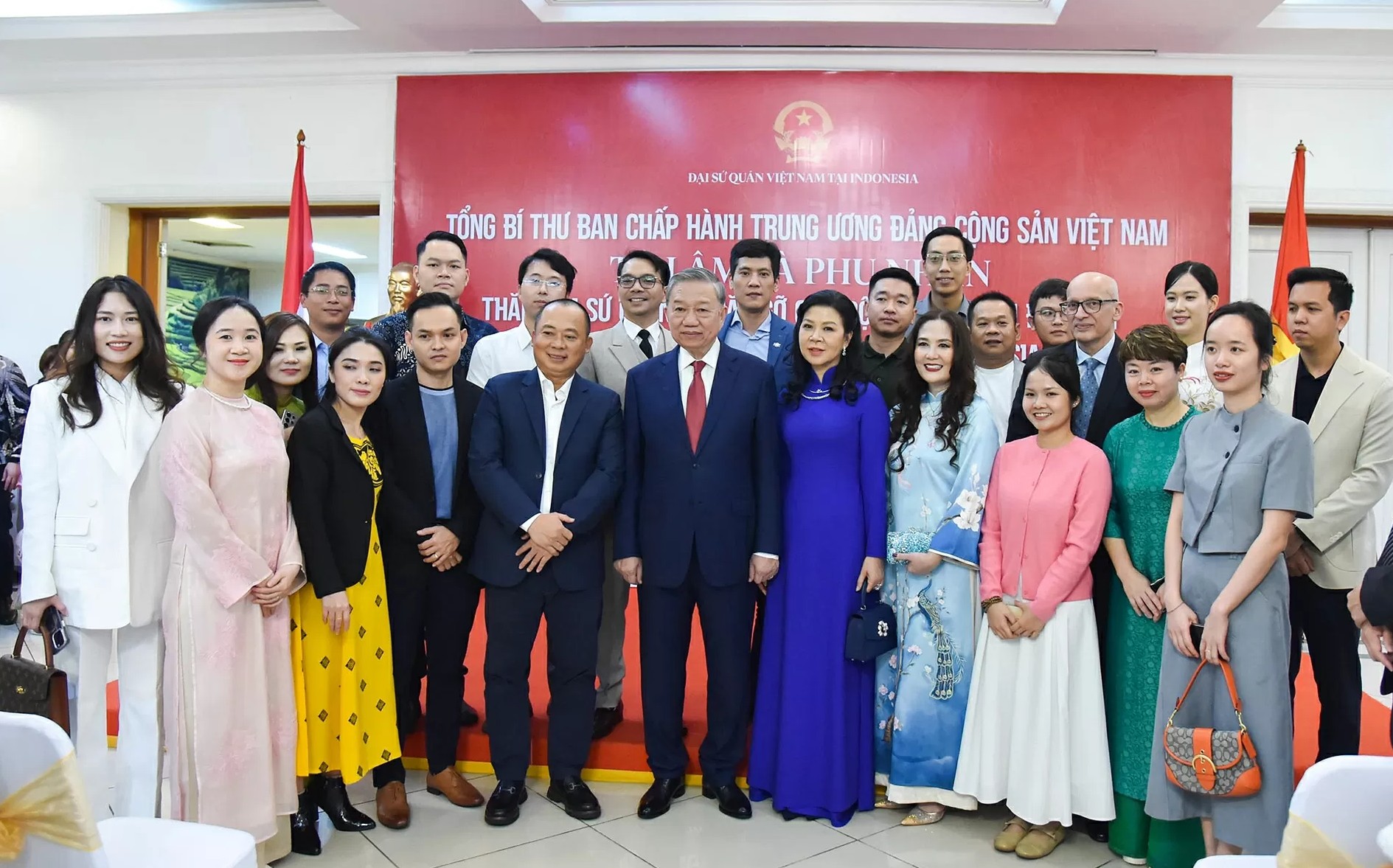 Tổng Bí thư Tô Lâm: Nước Việt Nam là một, dân tộc Việt Nam là một Tổng Bí thư Tô Lâm: Nước Việt Nam là một, dân tộc Việt Nam là một