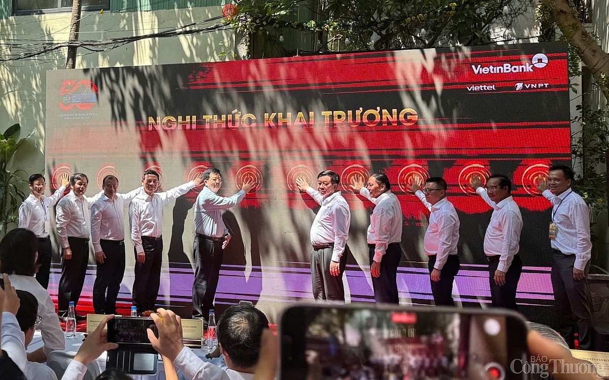 Ra mắt bộ tem đặc biệt chào mừng chiến thắng 30/4