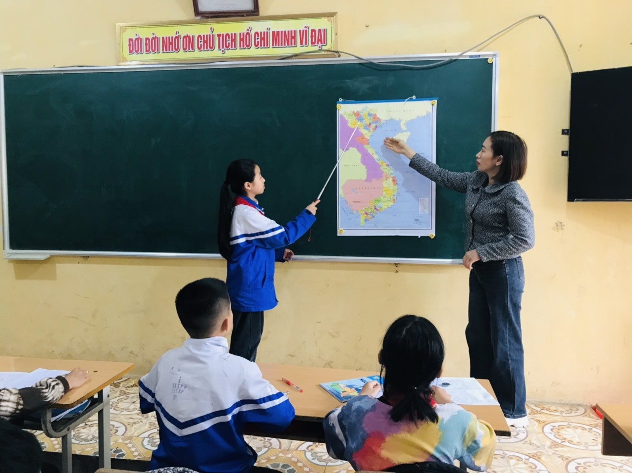 Sáp nhập tỉnh: Sách giáo khoa phải ‘chạy’ theo kịp nhịp