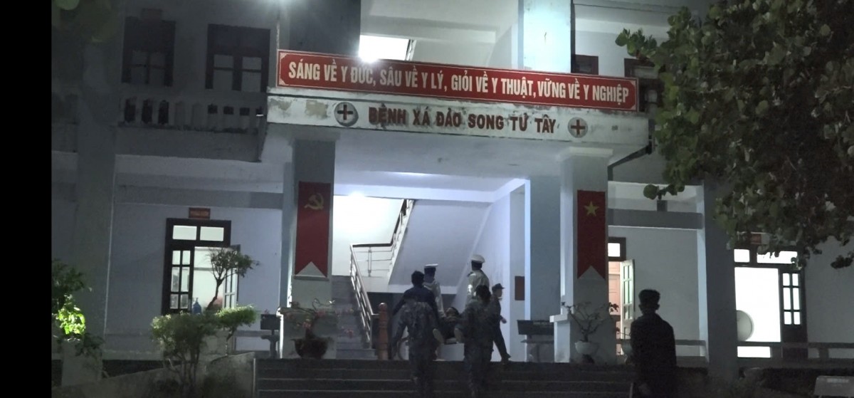 Chuyển bệnh nhân vào bệnh xá Chuyển bệnh nhân vào bệnh xá