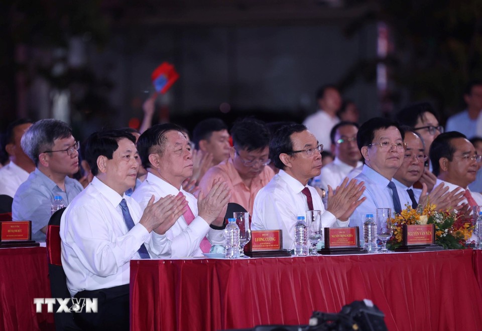 'Vang mãi khúc khải hoàn' - thông điệp về tự hào về