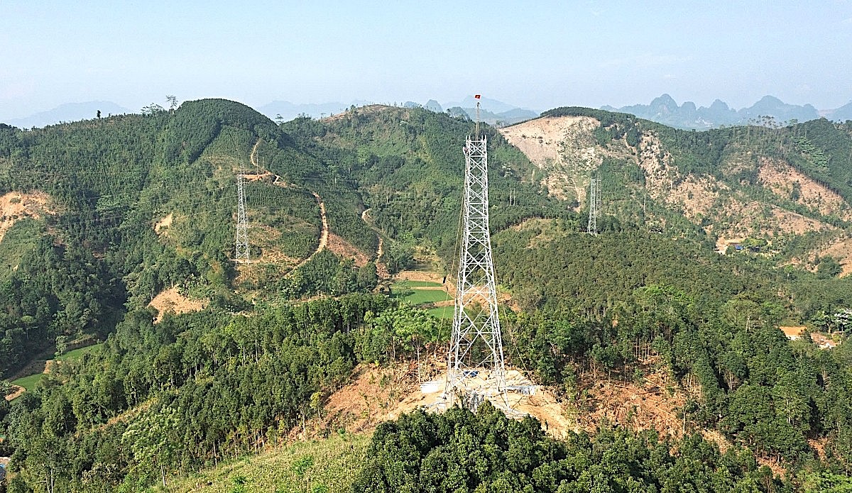 Nỗ lực ngày và đêm đưa đường dây 500kV Lào Cai - Vĩnh Yên về đích
