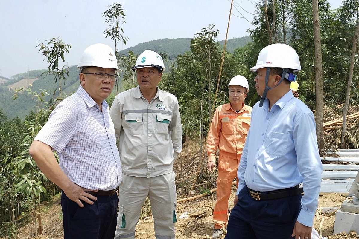 Nỗ lực ngày và đêm đưa đường dây 500kV Lào Cai - Vĩnh Yên về đích