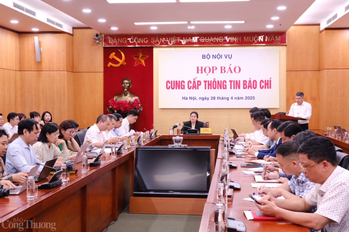 Bộ Nội vụ tổ chức họp báo sáng 28/4. Bộ Nội vụ tổ chức họp báo sáng 28/4.
