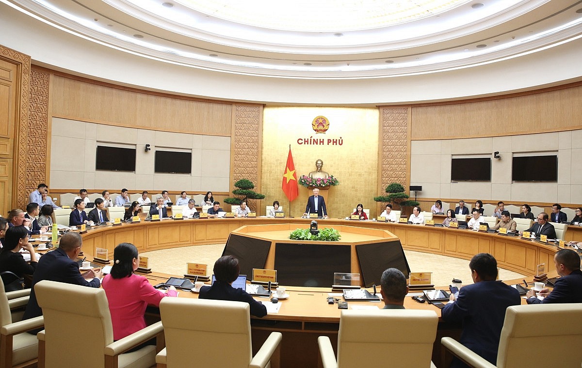 Phó Thủ tướng Thường trực Chính phủ Nguyễn Hòa Bình đề nghị tiếp thu tối đa các ý kiến góp ý liên quan đến xây dựng và phát triển trung tâm tài chính quốc tế - Ảnh: VGP/Nguyễn Hoàng Phó Thủ tướng Thường trực Chính phủ Nguyễn Hòa Bình đề nghị tiếp thu tối đa các ý kiến góp ý liên quan đến xây dựng và phát triển trung tâm tài chính quốc tế - Ảnh: VGP/Nguyễn Hoàng