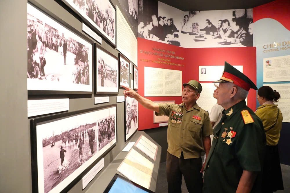 TP. Hồ Chí Minh: Du khách háo hức checkin dịp lễ 30/4