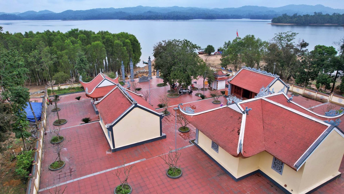 Đền thờ anh hùng liệt sĩ tại hồ Kẻ Gỗ: Thắp sáng Đền thờ anh hùng liệt sĩ tại hồ Kẻ Gỗ: Thắp sáng