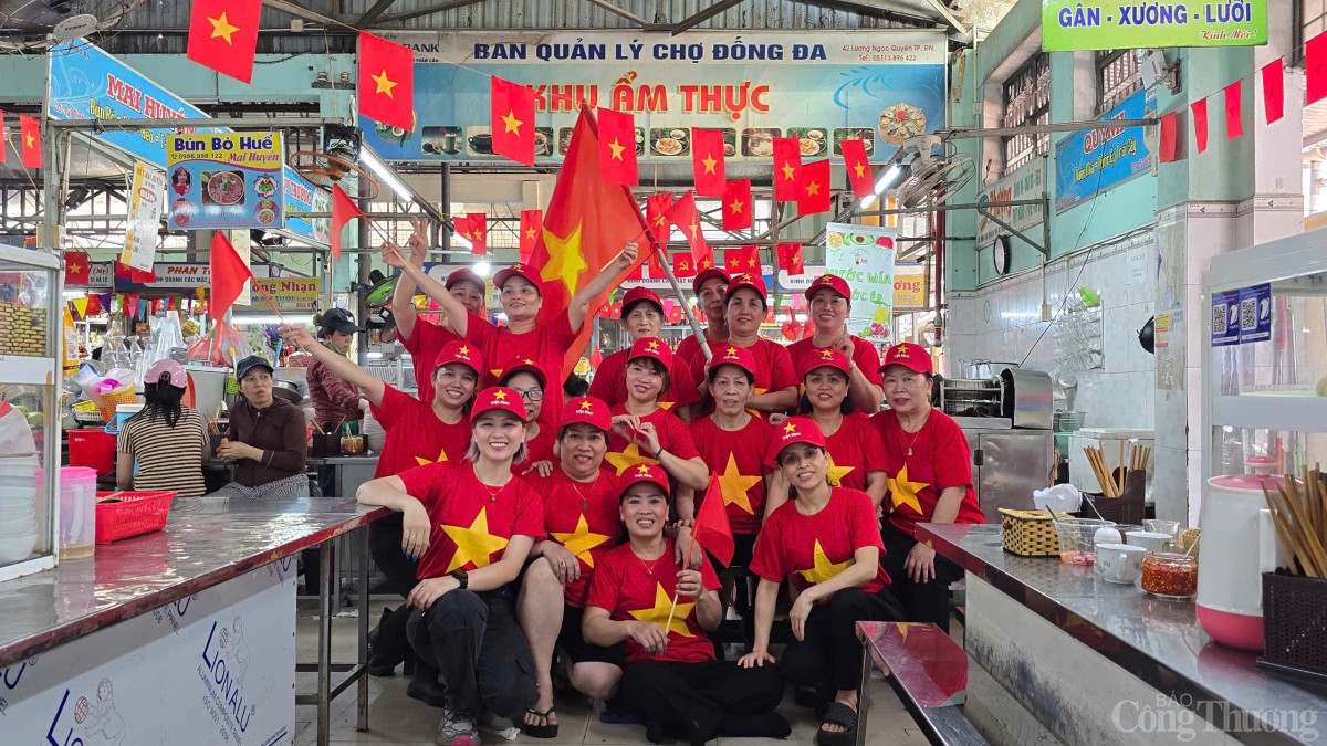 Đà Nẵng rợp cờ đỏ sao vàng mừng ngày 30/4 lịch sử