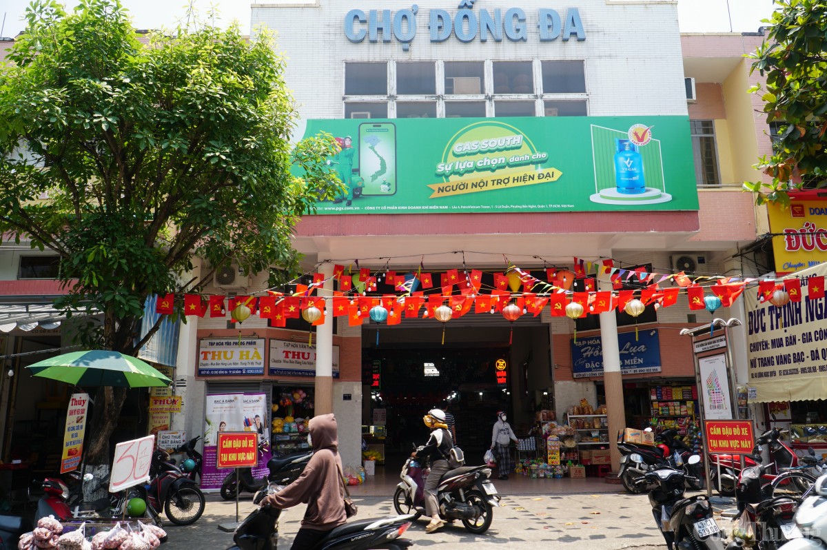 Đà Nẵng rợp cờ đỏ sao vàng mừng ngày 30/4 lịch sử