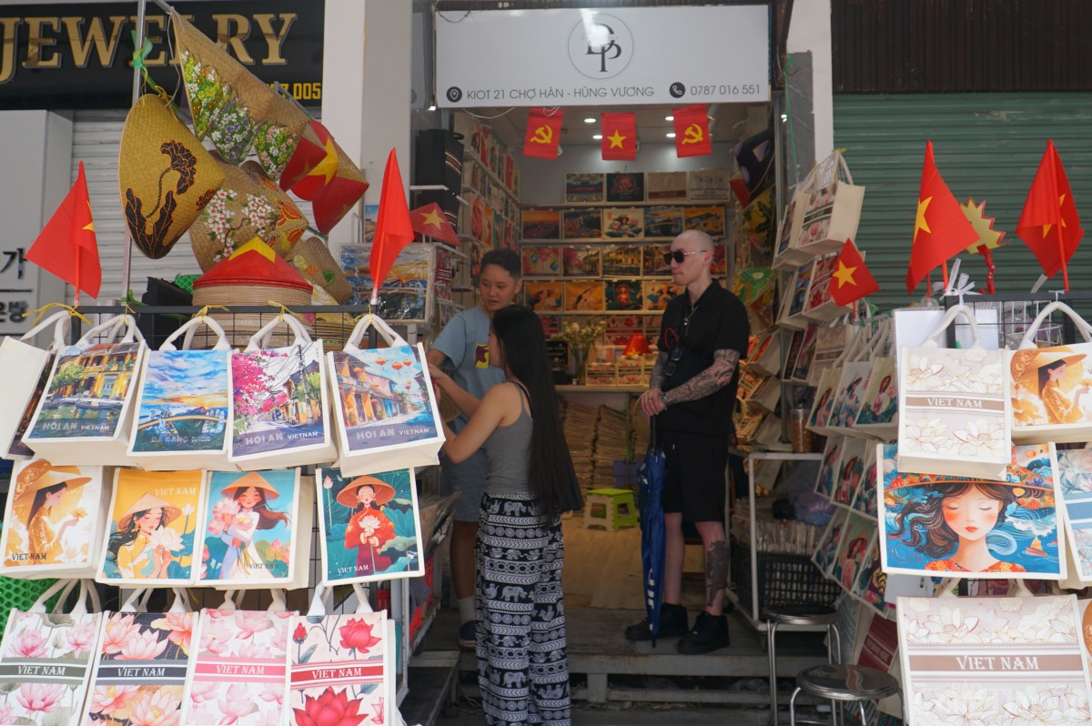 Đà Nẵng rợp cờ đỏ sao vàng mừng ngày 30/4 lịch sử