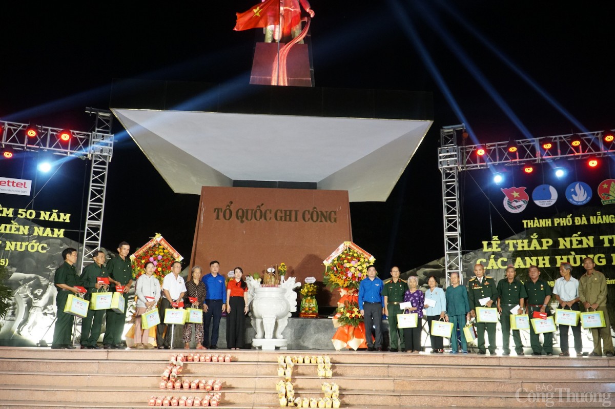 Thành Đoàn Đà Nẵng trao tặng quà cho các cựu chiến binh, cựu thanh niên xung phong thành phố