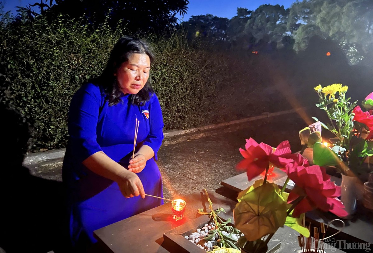 Ấm áp những ngọn nến tri ân các Anh hùng liệt sĩ