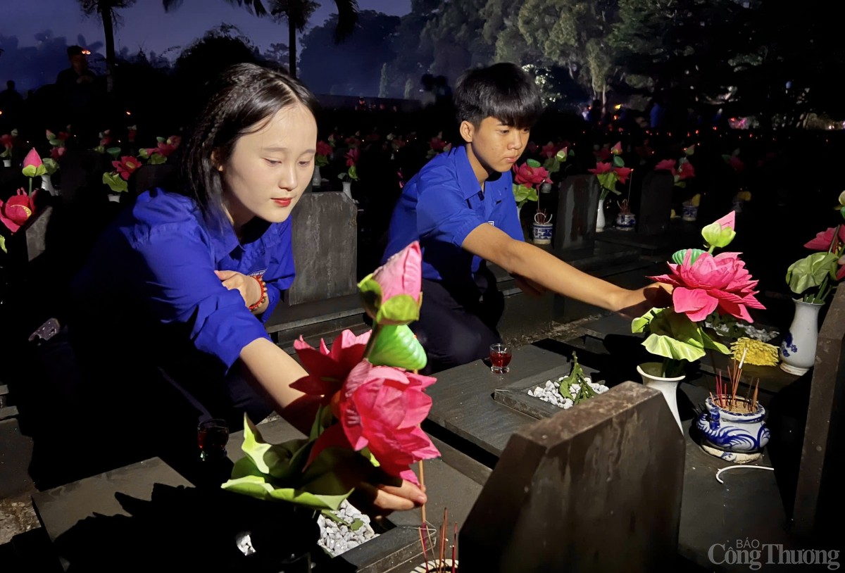 Ấm áp những ngọn nến tri ân các Anh hùng liệt sĩ