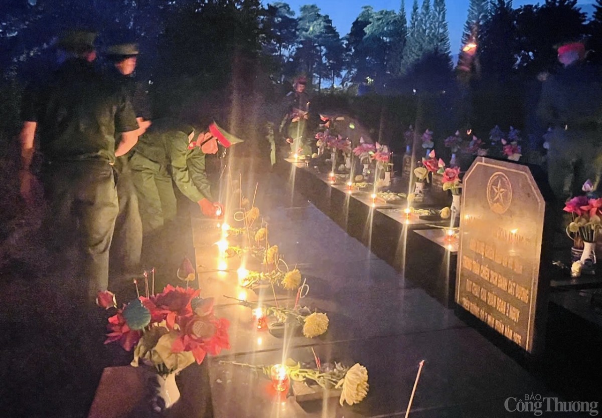 Ấm áp những ngọn nến tri ân các Anh hùng liệt sĩ