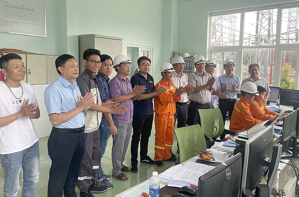 EVNNPT đóng điện nhiều công trình chào mừng Đại hội Đảng bộ và ngày thống nhất đất nước EVNNPT đóng điện nhiều công trình chào mừng Đại hội Đảng bộ và ngày thống nhất đất nước