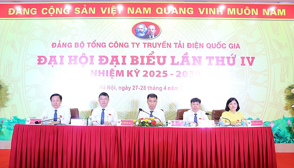 Giữ vững 'mạch máu' quốc gia: Đảng bộ EVNNPT bước vào kỳ mới với khí thế mới Giữ vững 'mạch máu' quốc gia: Đảng bộ EVNNPT bước vào kỳ mới với khí thế mới