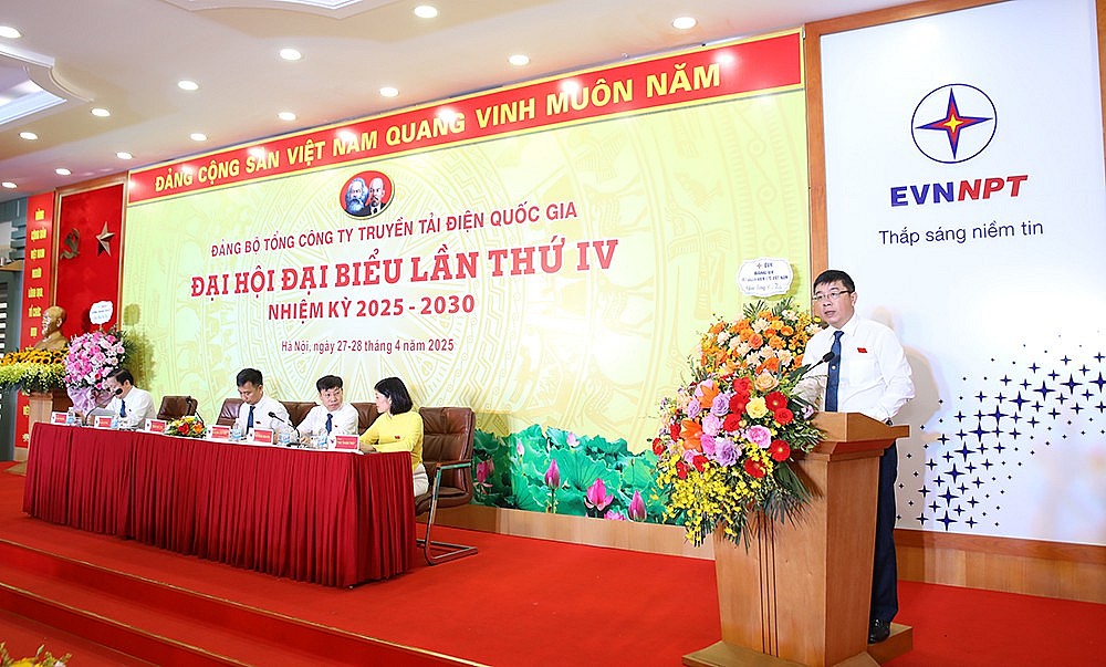 Giữ vững 'mạch máu' quốc gia: Đảng bộ EVNNPT bước vào kỳ mới với khí thế mới Giữ vững 'mạch máu' quốc gia: Đảng bộ EVNNPT bước vào kỳ mới với khí thế mới