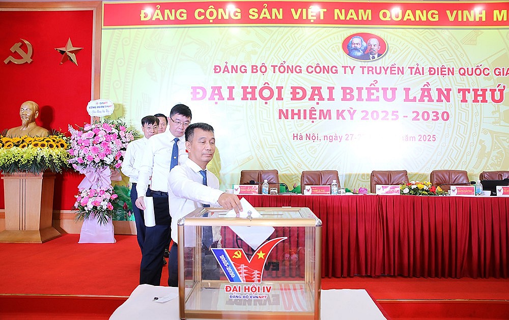 Giữ vững 'mạch máu' quốc gia: Đảng bộ EVNNPT bước vào kỳ mới với khí thế mới Giữ vững 'mạch máu' quốc gia: Đảng bộ EVNNPT bước vào kỳ mới với khí thế mới