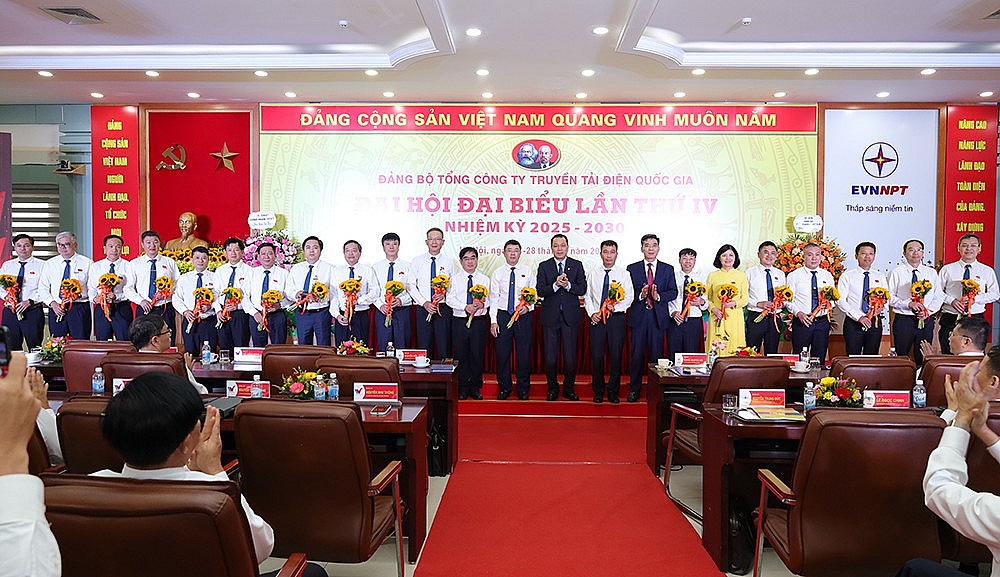 Giữ vững 'mạch máu' quốc gia: Đảng bộ EVNNPT bước vào kỳ mới với khí thế mới Giữ vững 'mạch máu' quốc gia: Đảng bộ EVNNPT bước vào kỳ mới với khí thế mới