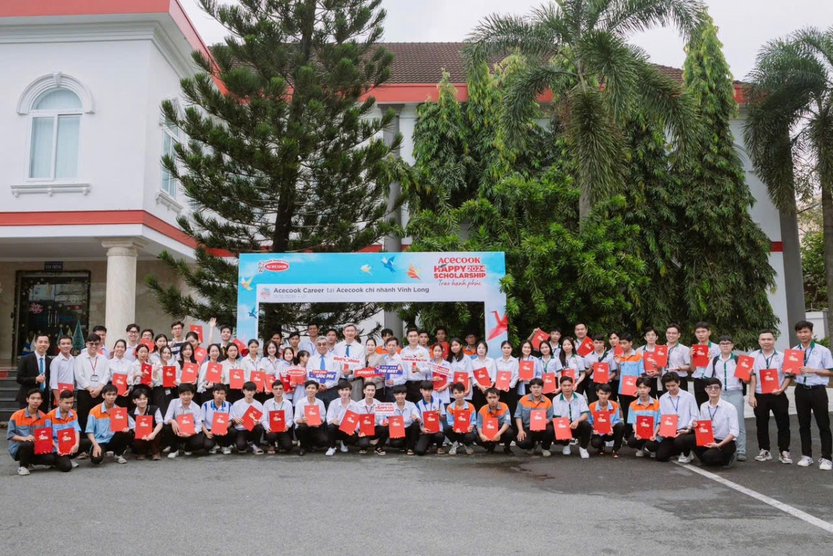 Được triển khai từ năm 2015, chương trình “Acecook Happy Scholarship” đã trao hơn 1,831 suất học bổng với tổng giá trị 17.5 tỷ đồng cho hàng ngàn HSSV  có hoàn cảnh khó khăn trên khắp cả nước.