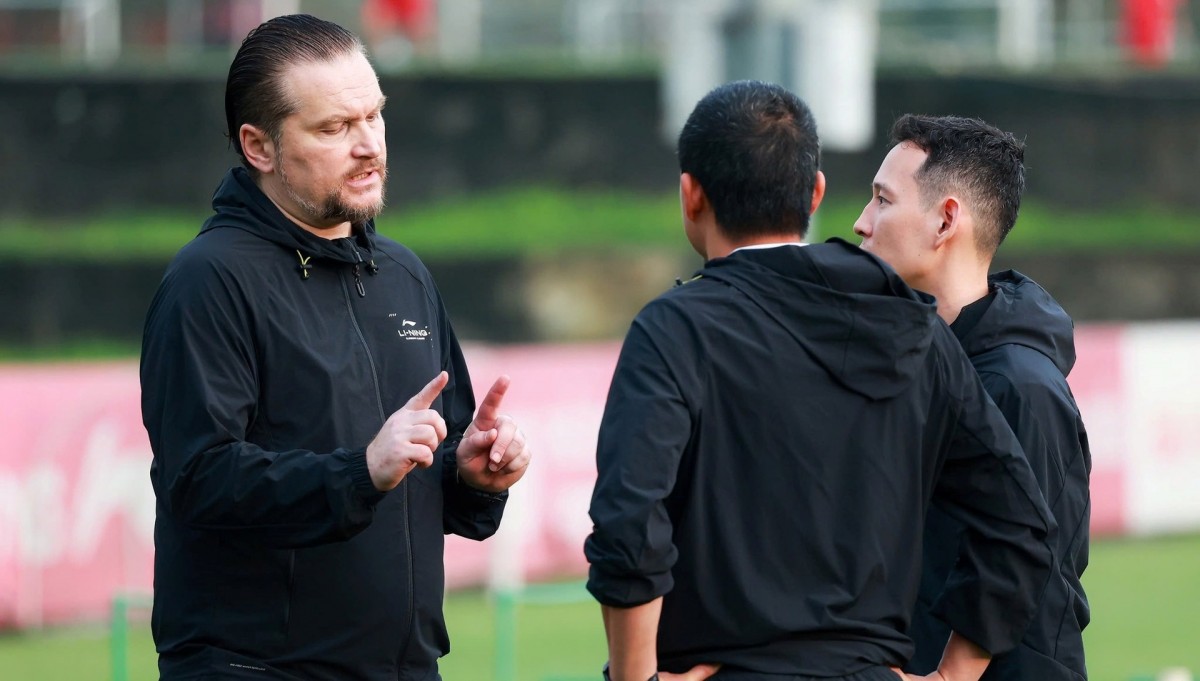 HLV Popov đảm nhận vị trí cầm quân đội bóng Thể Công. Ảnh: CLB Thể Công Viettel 