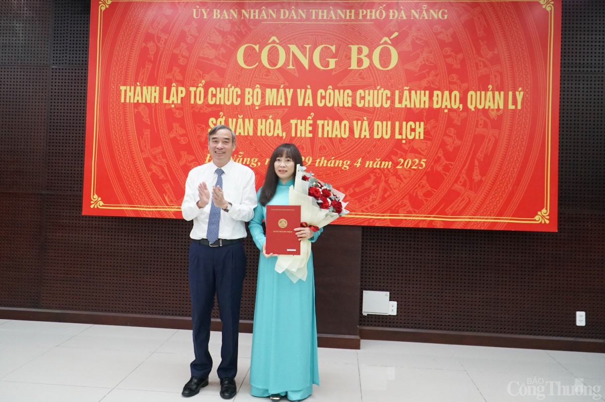 Chủ tịch UBND TP. Đà Nẵng trao quyết định bổ nhiệm Giám đốc Sở Văn hóa, Thể thao và Du lịch Đà Nẵng cho bà Trương Thị Hồng Hạnh Chủ tịch UBND TP. Đà Nẵng trao quyết định bổ nhiệm Giám đốc Sở Văn hóa, Thể thao và Du lịch Đà Nẵng cho bà Trương Thị Hồng Hạnh