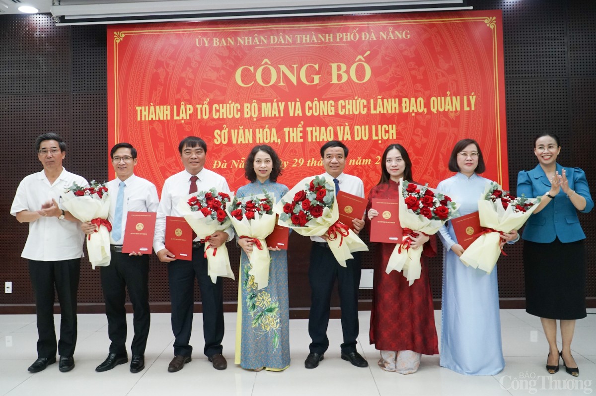 Trao quyết định cho các Phó Giám đốc Sở Văn hóa, Thể thao và Du lịch Đà Nẵng Trao quyết định cho các Phó Giám đốc Sở Văn hóa, Thể thao và Du lịch Đà Nẵng
