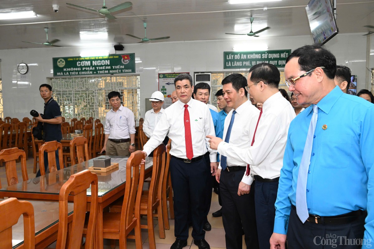 Những hình ảnh đầu tiên của Đoàn Bộ Công Thương trong lễ Những hình ảnh đầu tiên của Đoàn Bộ Công Thương trong lễ