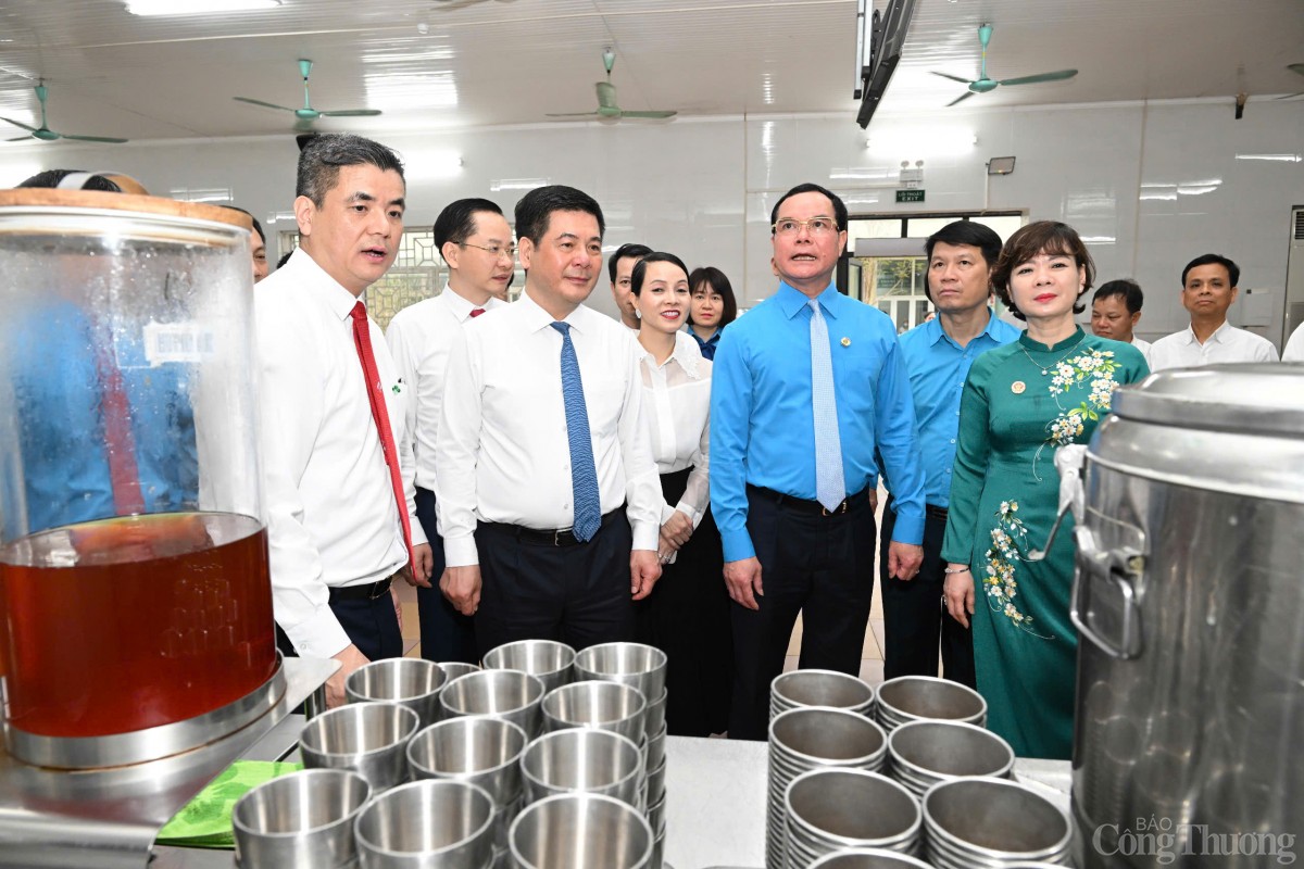 Những hình ảnh đầu tiên của Đoàn Bộ Công Thương trong lễ Những hình ảnh đầu tiên của Đoàn Bộ Công Thương trong lễ