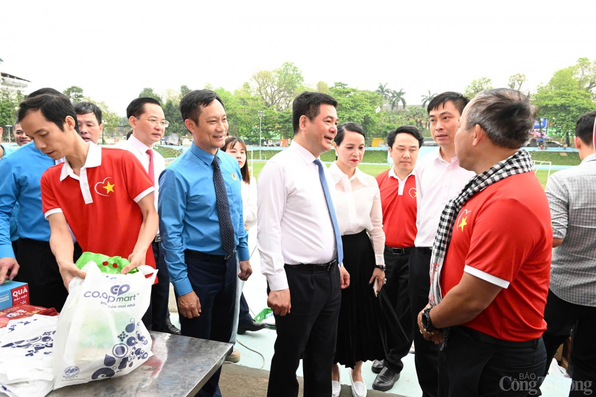 Những hình ảnh đầu tiên của Đoàn Bộ Công Thương trong lễ Những hình ảnh đầu tiên của Đoàn Bộ Công Thương trong lễ