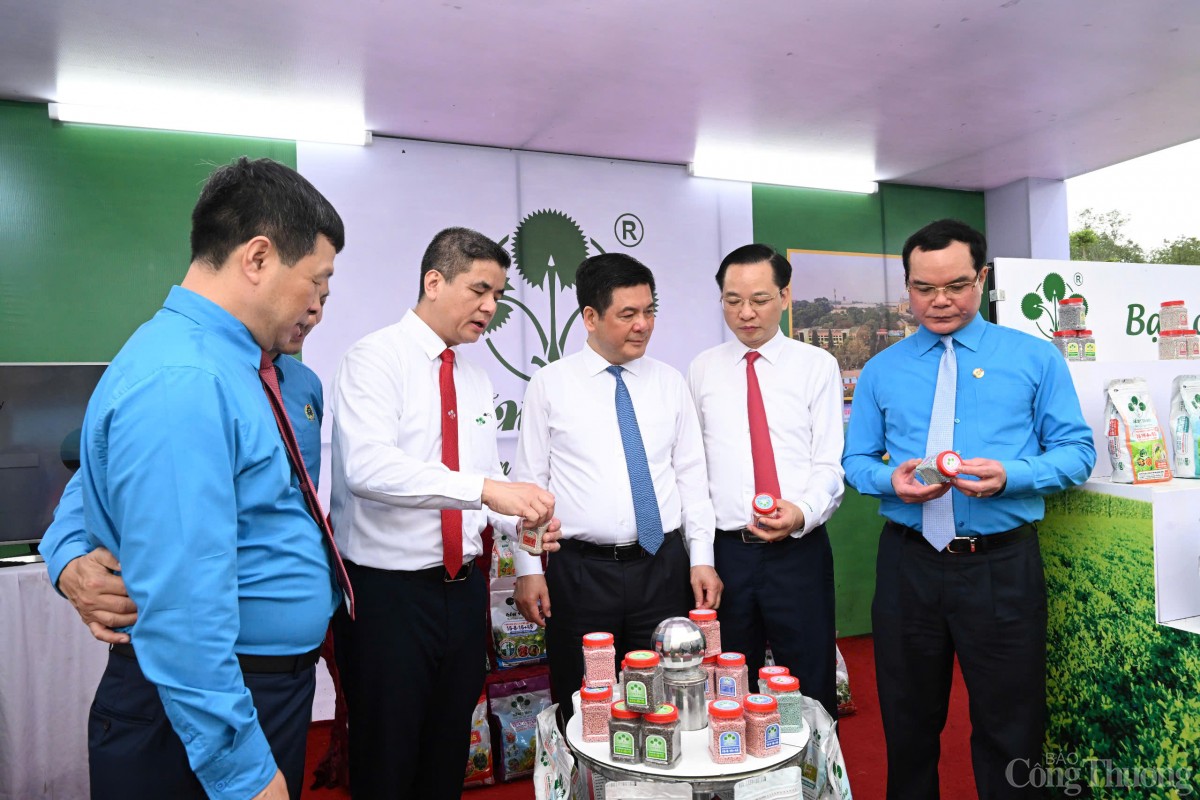 Những hình ảnh đầu tiên của Đoàn Bộ Công Thương trong lễ Những hình ảnh đầu tiên của Đoàn Bộ Công Thương trong lễ