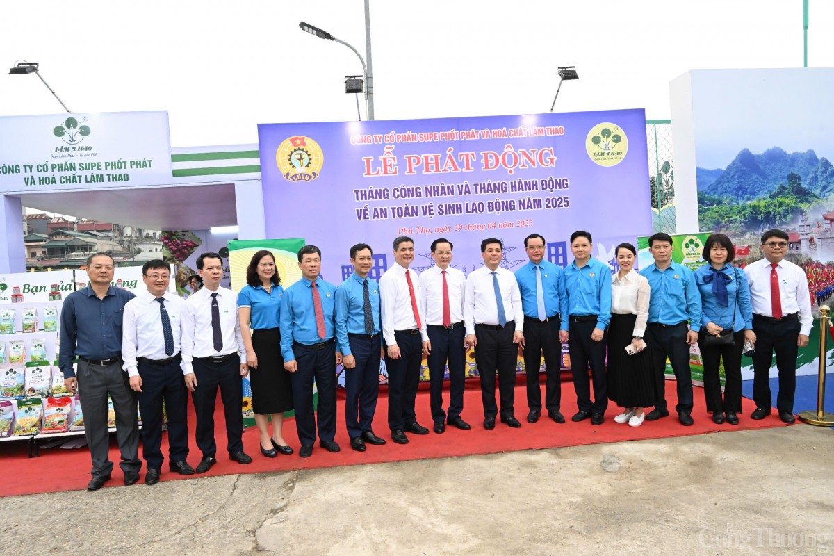 Những hình ảnh đầu tiên của Đoàn Bộ Công Thương trong lễ Những hình ảnh đầu tiên của Đoàn Bộ Công Thương trong lễ