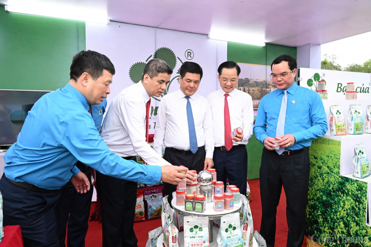 Ngọn lửa ấm của người Công Thương trên đất Tổ Vua Hùng