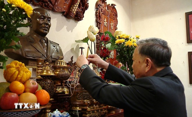 Tổng Bí thư Tô Lâm dâng hương tưởng nhớ Đại tướng Võ Nguyên Giáp và Đại tướng Văn Tiến Dũng Tổng Bí thư Tô Lâm dâng hương tưởng nhớ Đại tướng Võ Nguyên Giáp và Đại tướng Văn Tiến Dũng